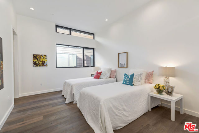 139 Hollister Avenue, Santa Monica CA: https://media.crmls.org/mediaz/07d17937-c773-4b1c-bb76-940e47c1e635.jpg