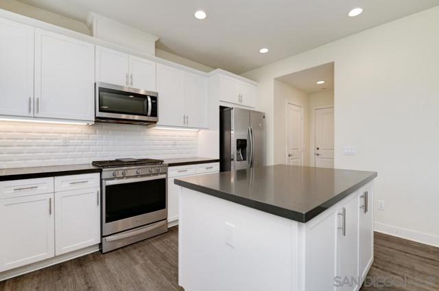 4314 Star Path Way, Oceanside CA: https://media.crmls.org/mediaz/07d1df34-e737-4fcb-9da6-e93f28d82024.jpg