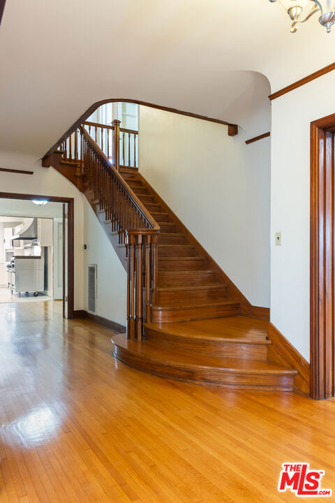 955 S Highland Avenue, Los Angeles CA: https://media.crmls.org/mediaz/07d27393-3004-4937-9850-77d9e3dfa954.jpg