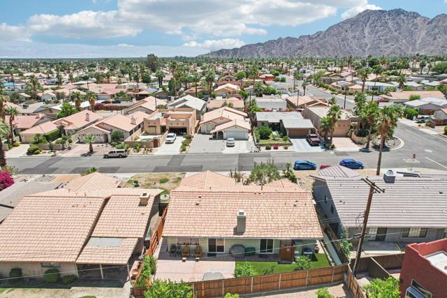 52165 Avenida Cortez, La Quinta CA: https://media.crmls.org/mediaz/07d3244c-a33d-4db0-a2e5-0f1c8d83e9e0.jpg