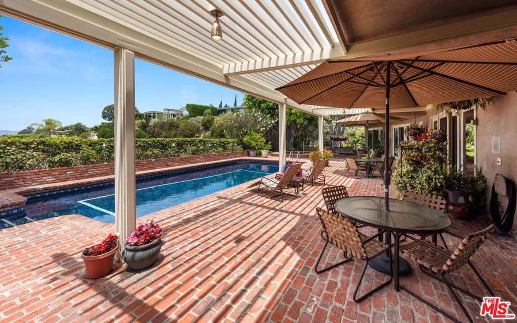 576 Chalette Drive