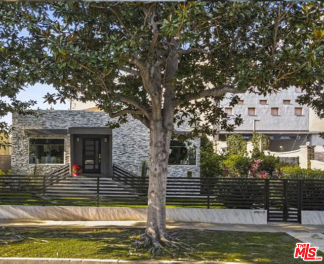 10915 Ayres Avenue, Los Angeles CA: https://media.crmls.org/mediaz/07d3fff2-4bfa-4ff0-9571-b31c74f712a2.jpg