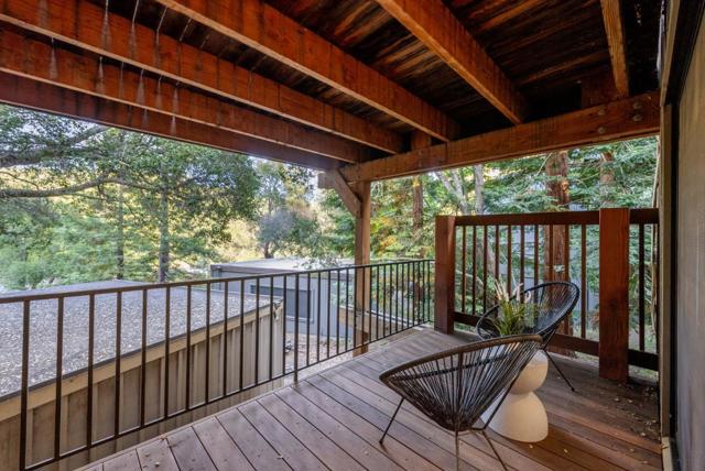 21 Valley Oak Street, Portola Valley CA: https://media.crmls.org/mediaz/07d41818-b644-48e1-84b6-2c23b3a5c83b.jpg