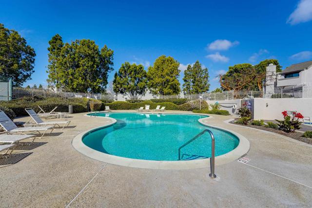 8490 Via Sonoma, La Jolla CA: https://media.crmls.org/mediaz/07d44f64-e740-4d9e-9edf-ffd84ebcc2b6.jpg