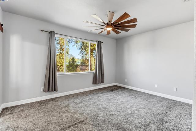 5512 Sagehen Ct, Loomis CA: https://media.crmls.org/mediaz/07d44fa6-1f17-42e8-8dcc-7f3d8ccd77be.jpg