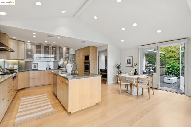 64 Crest Rd, Piedmont CA: https://media.crmls.org/mediaz/07d480be-976c-4402-b0f7-581b6eec5268.jpg