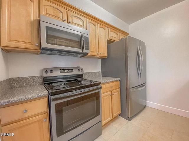 Detail Gallery Image 5 of 9 For 4423 Ambrose Ave #5,  Los Angeles,  CA 90027 - 1 Beds | 1 Baths