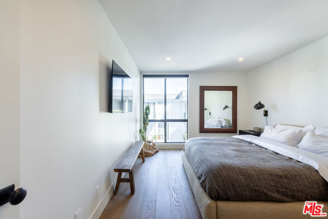 1351 N Crescent Heights Boulevard, West Hollywood CA: https://media.crmls.org/mediaz/07d54818-021b-4a61-8ccd-e430318845dd.jpg