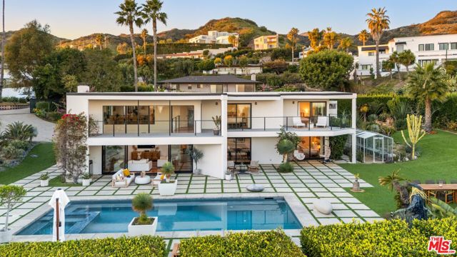 6320 VIA CATALDO Street, Malibu CA: https://media.crmls.org/mediaz/07d585fd-d006-410e-af77-a36e8858188a.jpg
