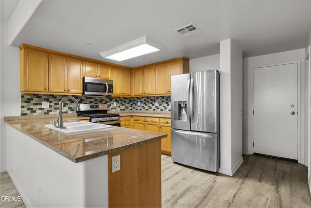 Detail Gallery Image 10 of 40 For 3016 Moonlight Park Ave, Oxnard,  CA 93036 - 3 Beds | 2/1 Baths