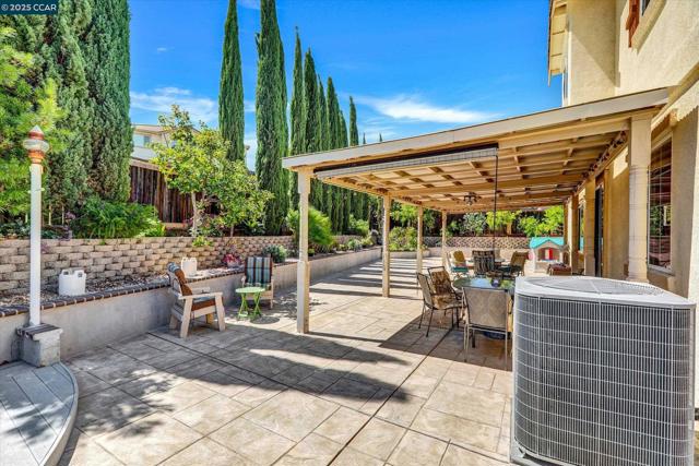 4007 Oak Knoll St, Antioch CA: https://media.crmls.org/mediaz/07d68588-19f9-48cb-b4c1-cc1d454b5234.jpg