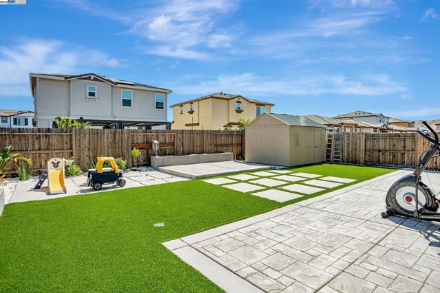 859 Helmsley Dr, Vacaville CA: https://media.crmls.org/mediaz/07d6c3e5-159a-443f-bb75-d8c130263ac1.jpg