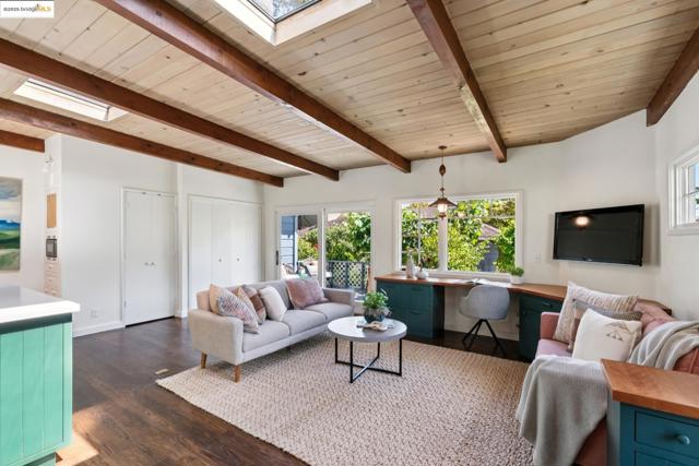 5550 Snake Road, Oakland CA: https://media.crmls.org/mediaz/07d6f882-8ba2-4b95-89c4-c8f329063dd1.jpg