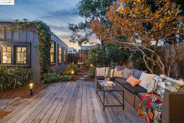 1350 Curtis St, Berkeley CA: https://media.crmls.org/mediaz/07d6fab9-cd68-46f5-b96b-299085184648.jpg
