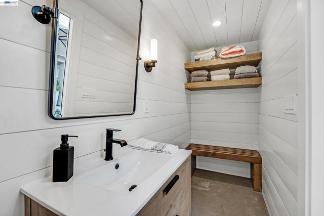 2170 Santa Croce Dr, Livermore CA: https://media.crmls.org/mediaz/07d79c89-d4d8-4ea0-98a6-9f03d180d4da.jpg