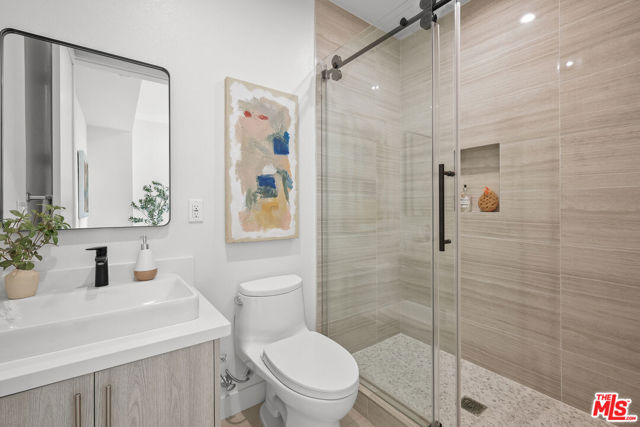 1200 N Orange, West Hollywood CA: https://media.crmls.org/mediaz/07d7b24b-c83d-4248-b199-f4819814c4c1.jpg