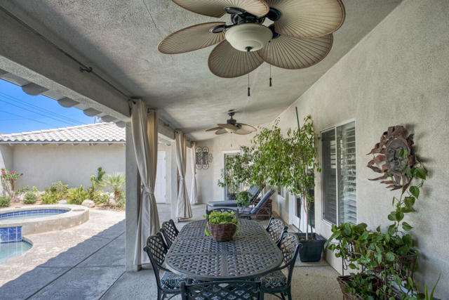 52775 Avenida Bermudas, La Quinta CA: https://media.crmls.org/mediaz/07d7c4ca-173c-4f67-8439-6f0bf17d2a86.jpg
