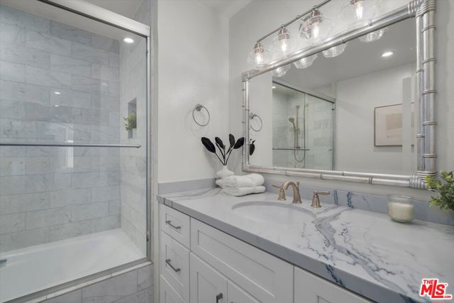 1650 Veteran Avenue, Los Angeles CA: https://media.crmls.org/mediaz/07d80c32-3992-40f8-906e-16530df7970e.jpg
