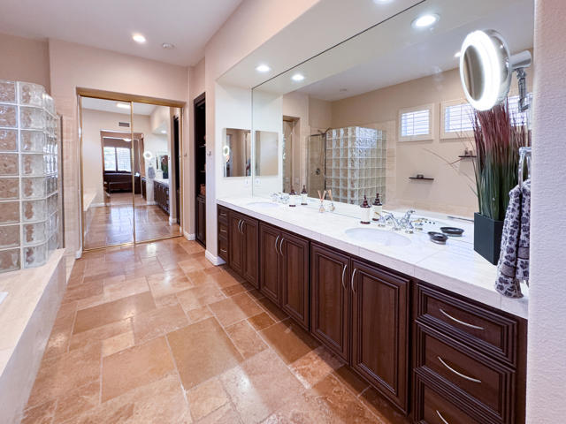 57 Laken Lane, Palm Desert CA: https://media.crmls.org/mediaz/07d950c7-40cc-4aa7-bace-763e1cfeb988.jpg