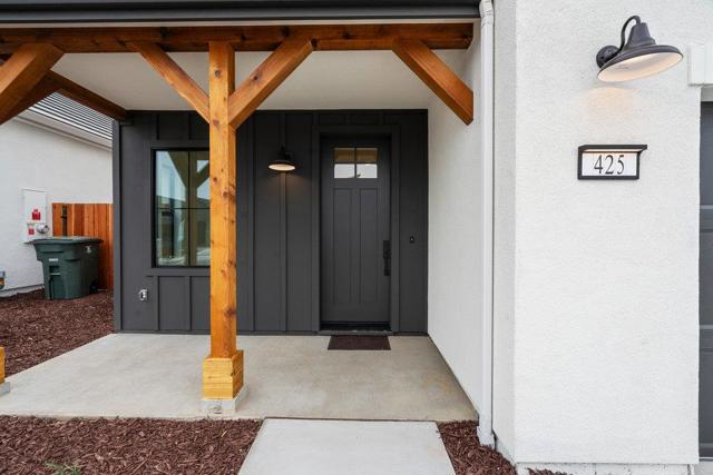 425 Maria Drive, Hollister CA: https://media.crmls.org/mediaz/07d98ca6-7d5e-45a0-9ac2-f2cd55e340cb.jpg