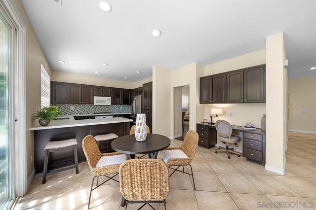 6789 Camino De Amigos, Carlsbad CA: https://media.crmls.org/mediaz/07d9eb82-89a9-4ac5-8392-cbd5552e66a1.jpg