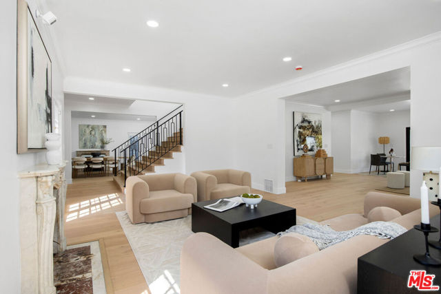 832 S Plymouth Boulevard, Los Angeles CA: https://media.crmls.org/mediaz/07da3006-3099-4dad-bfd1-43e359b617f6.jpg