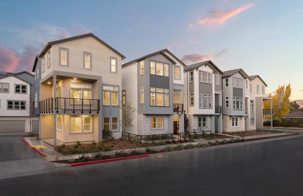 289 Llewellyn Avenue #18-18 – Plan 1