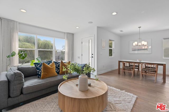8107 Yorktown Avenue, Los Angeles CA: https://media.crmls.org/mediaz/07db1260-72d9-4212-a112-822bf7b4496c.jpg