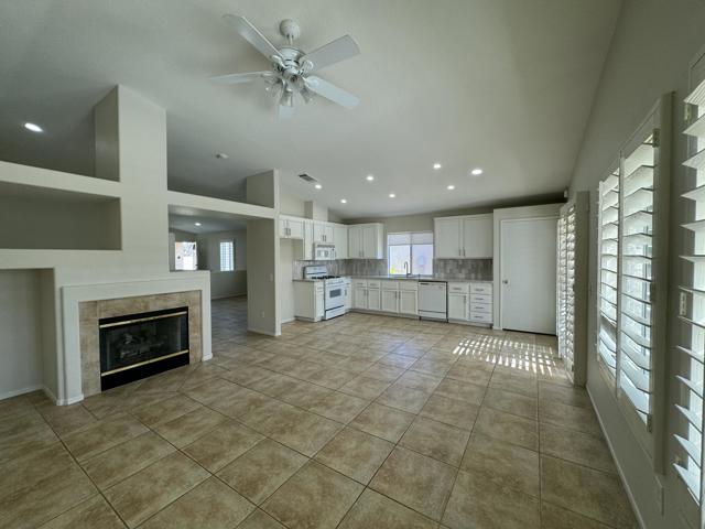 49590 Lincoln Drive, Indio CA: https://media.crmls.org/mediaz/07db1c13-9e19-4941-9e12-da30d7b8fa14.jpg