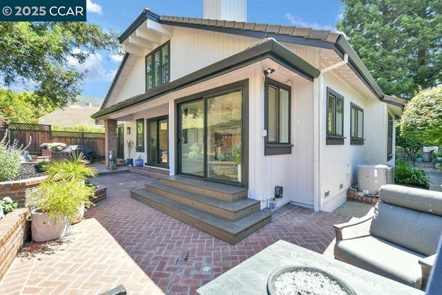 959 Redwood Dr, Danville CA: https://media.crmls.org/mediaz/07db91e4-9ee1-4f91-b61f-331fbf210a3f.jpg