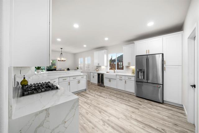 1288 Long View Drive, Chula Vista CA: https://media.crmls.org/mediaz/07db9861-d8a9-4c68-9c5b-40332ebb54bc.jpg