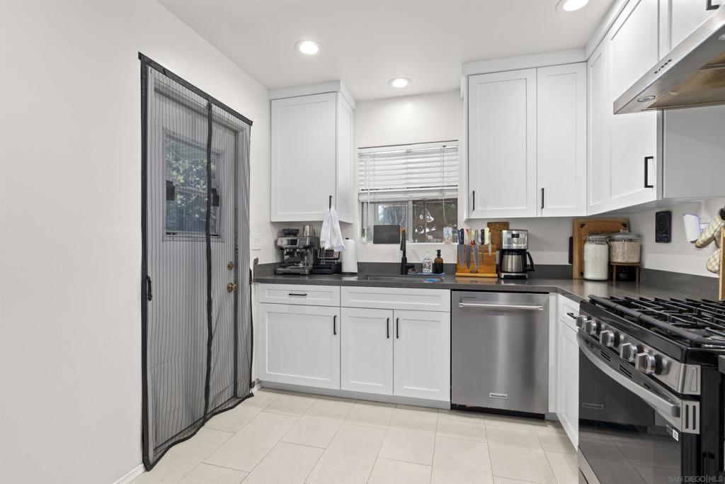 3327 41st St - photo 7