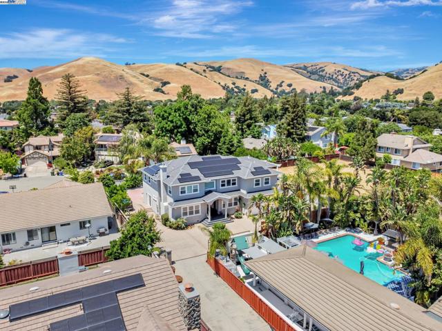 190 Pickering Ave, Fremont CA: https://media.crmls.org/mediaz/07dbe050-df79-4674-b50d-e0e1945f51a1.jpg