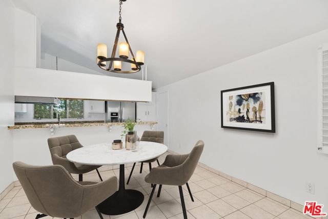 20553 Califa Street, Woodland Hills CA: https://media.crmls.org/mediaz/07dc2b2b-240a-43db-adc8-da439dfdeaf0.jpg
