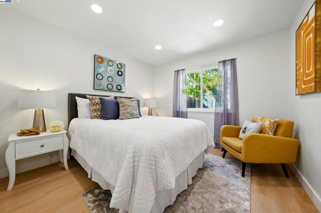 3288 School Street, Oakland CA: https://media.crmls.org/mediaz/07dc75ff-7f9b-4698-845b-22bab29b58e3.jpg