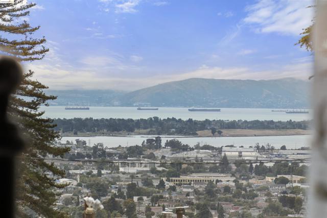 Details for 7512 Sunkist Dr, Oakland, CA 94605