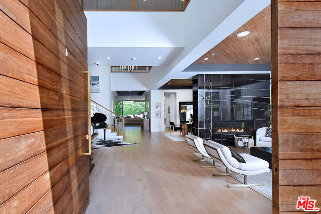 4544 Woodley Avenue, Encino CA: https://media.crmls.org/mediaz/07dc8f5d-37aa-4625-9e83-ee0c90862c01.jpg