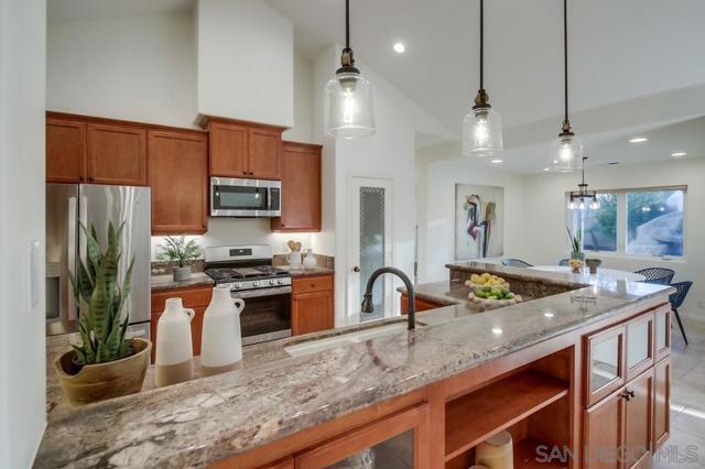 14590 Kent Hill Way, Poway CA: https://media.crmls.org/mediaz/07dcb178-5ec0-41bb-86c2-cdc4293960a4.jpg