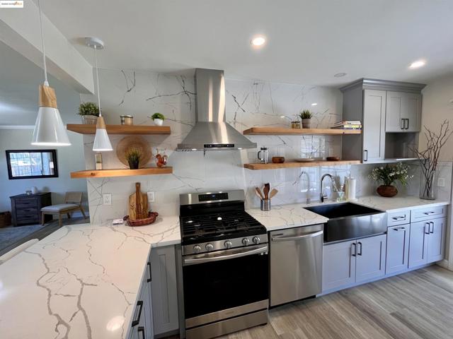 389 White Dr, Hayward CA: https://media.crmls.org/mediaz/07dcb827-fb09-4f08-bc0d-6258851b8baf.jpg