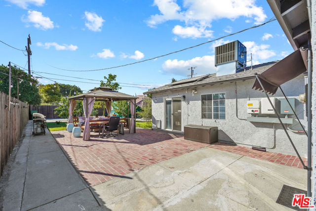7427 Cleon Avenue, Sun Valley CA: https://media.crmls.org/mediaz/07dd7a0a-a7b1-45b7-8485-55ac4a52f387.jpg