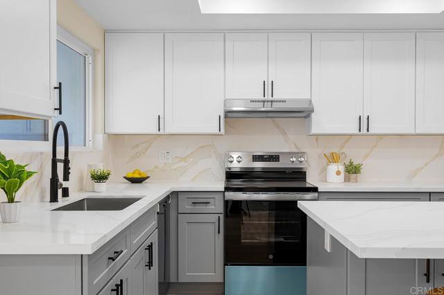 Detail Gallery Image 9 of 33 For 1602 Towell Ln, Escondido,  CA 92029 - 5 Beds | 3 Baths