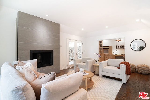 8155 Willow Glen Road, Los Angeles CA: https://media.crmls.org/mediaz/07ddd65f-9f06-4db5-92b5-a6ef96d718f4.jpg