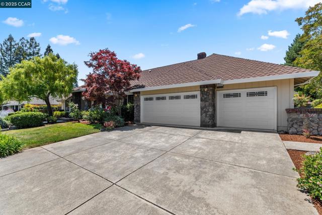 109 Bria Ct, Walnut Creek CA: https://media.crmls.org/mediaz/07ddeb0a-c3d6-423b-bc82-61fd653be6af.jpg