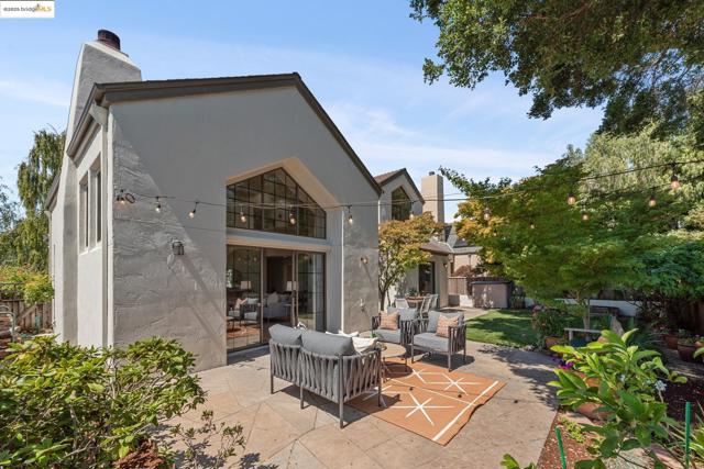 View of patio / terrace featuring an outdoor living space