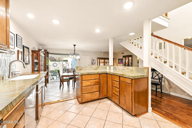 22421 Jeffrey Mark Court, Chatsworth CA: https://media.crmls.org/mediaz/07df6930-1bbf-4190-a1a7-8cf1a00d7264.jpg