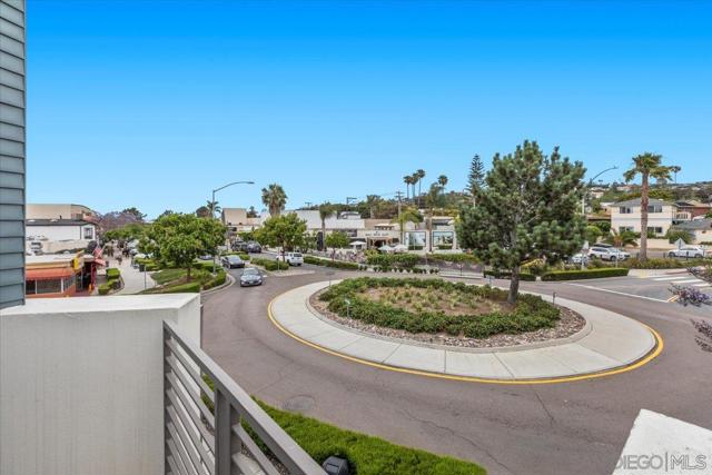 5490 La Jolla Blvd, La Jolla CA: https://media.crmls.org/mediaz/07df6f41-9520-49d0-a01c-cca39c5e7580.jpg