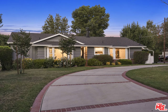 6002 Jumilla Avenue, Woodland Hills CA: https://media.crmls.org/mediaz/07e02305-0385-44d9-bbee-0a6d3cfb1d23.jpg