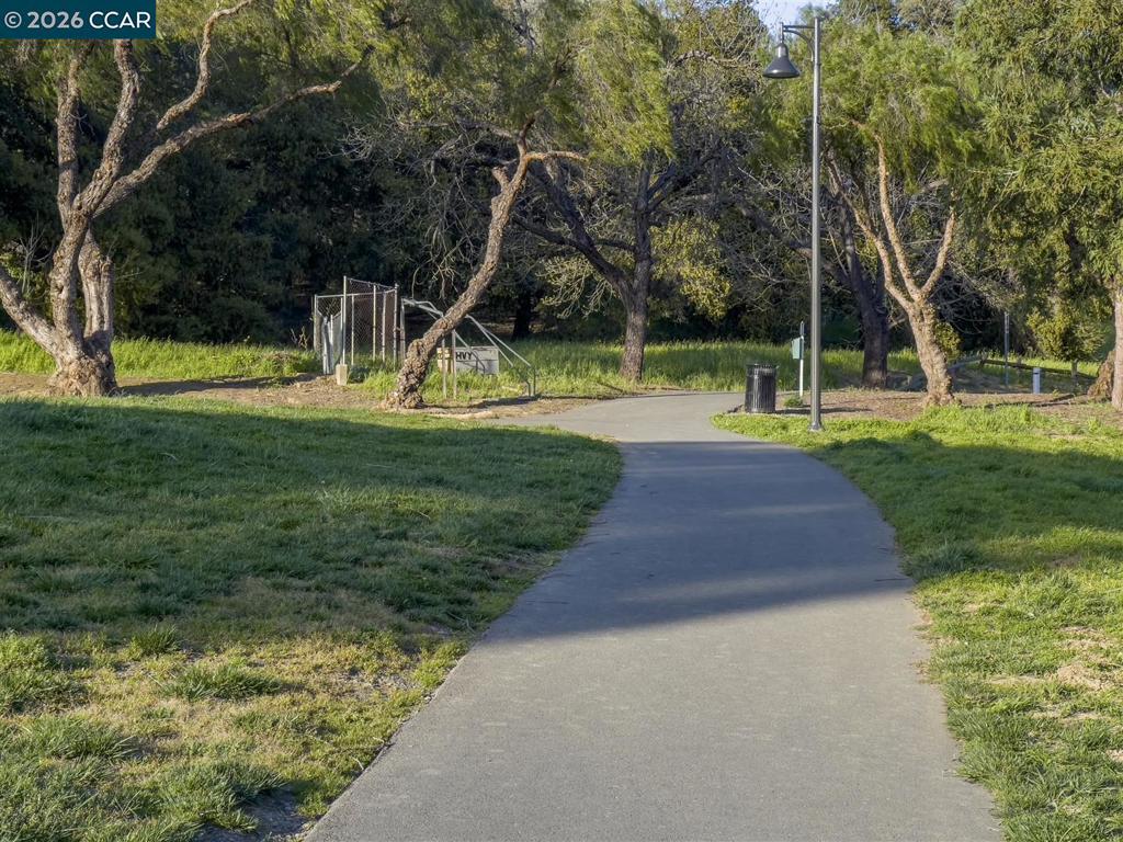 https://media.crmls.org/mediaz/07e03dbc-fac4-4e49-a07a-476860330d89.jpg?preset=X-Large