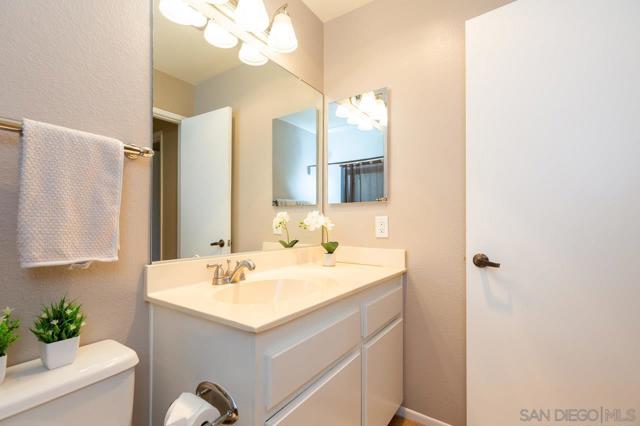 6330 Genesee Avenue, San Diego CA: https://media.crmls.org/mediaz/07e0510b-cf41-4a47-9da9-301fd7233d65.jpg