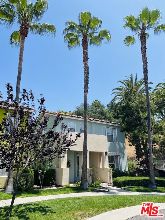 1414 N Kemmett Court, Los Angeles CA: https://media.crmls.org/mediaz/07e10a28-72e7-44b8-9b8f-4a2e92a27402.jpg